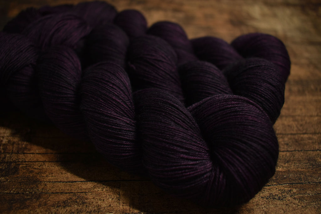 Ovillo Socks, dark romance (B3)