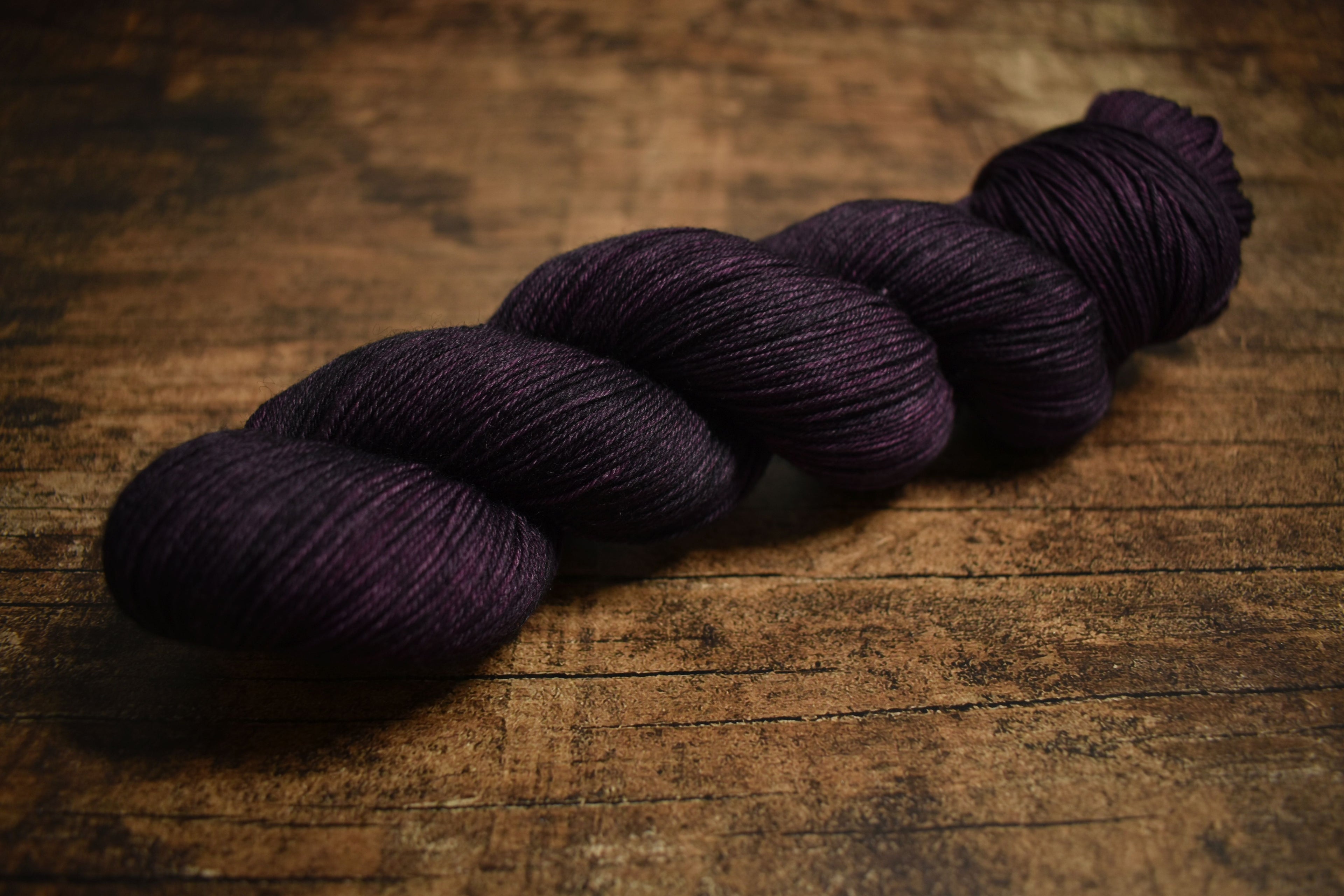 Ovillo Socks, dark romance (B2)