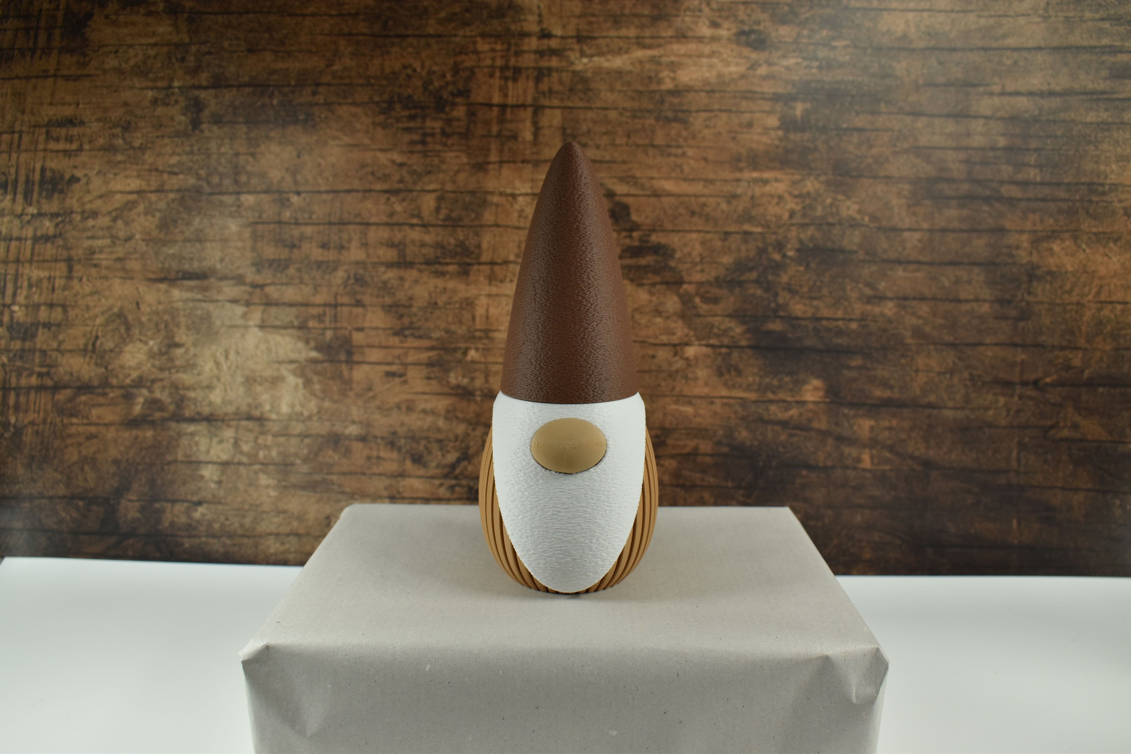 3D gedruckter großer Wichtel, natur mit weiß