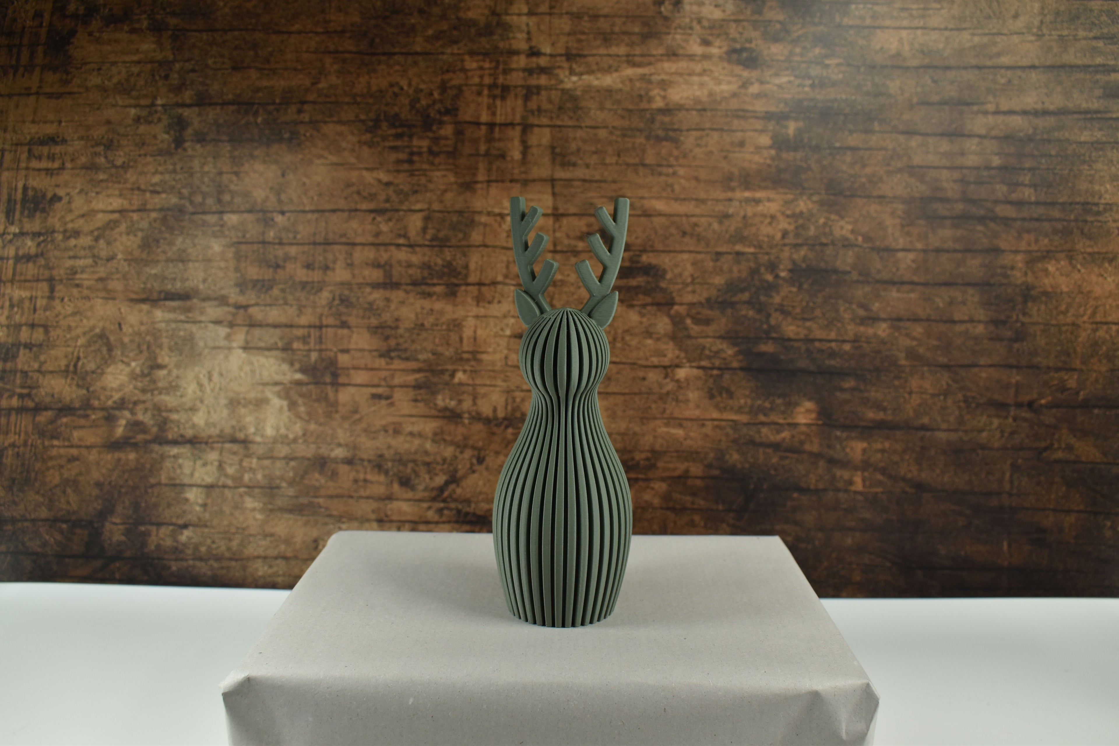 3D gedrucktes großes Rentier, grünlich