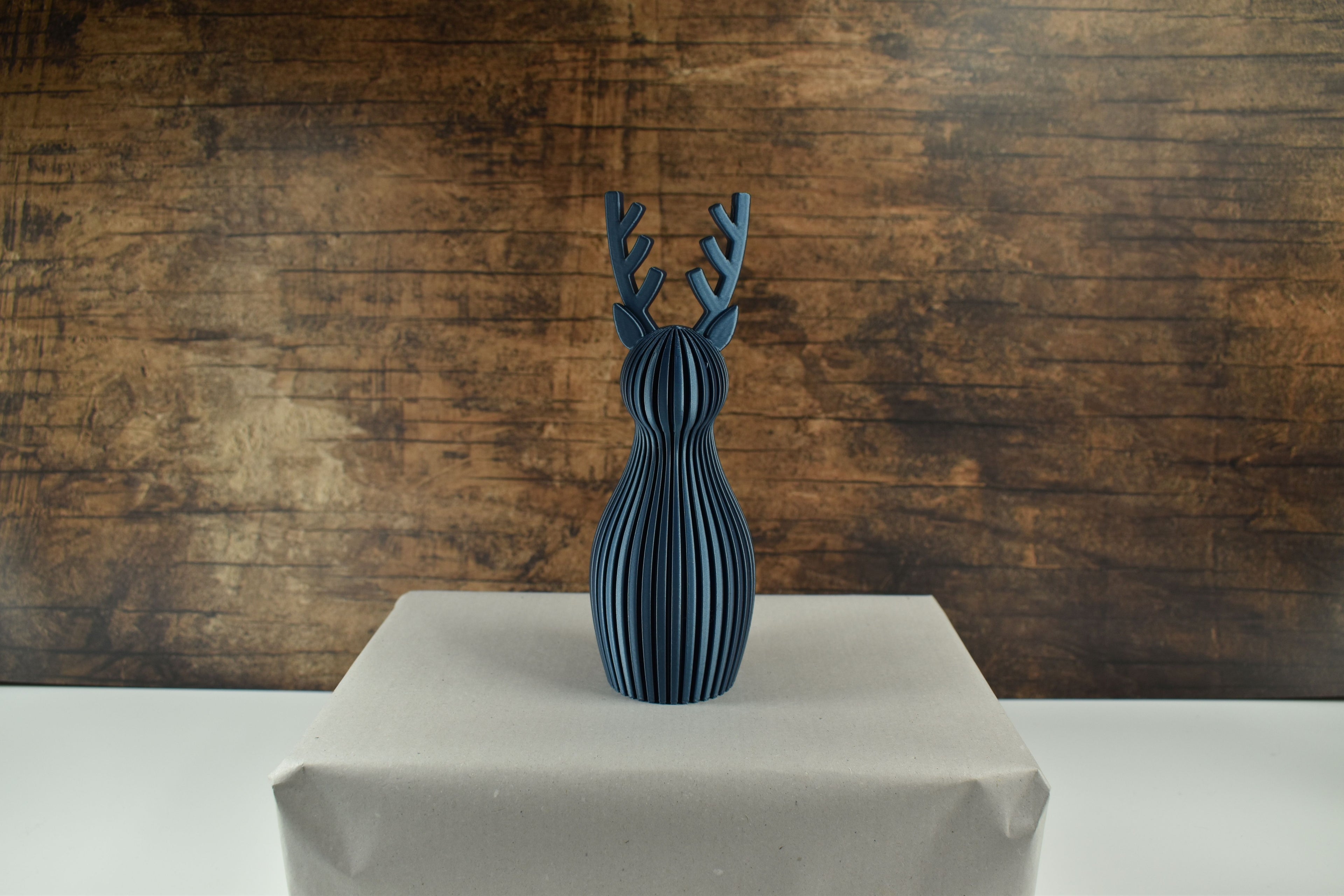 3D gedrucktes großes Rentier, schimmerndes blau