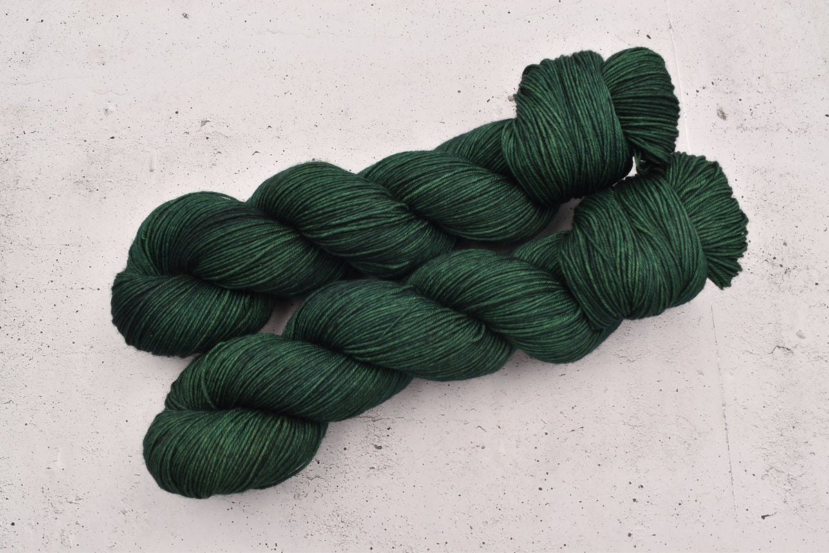 Ovillo Socks, forest (B8)