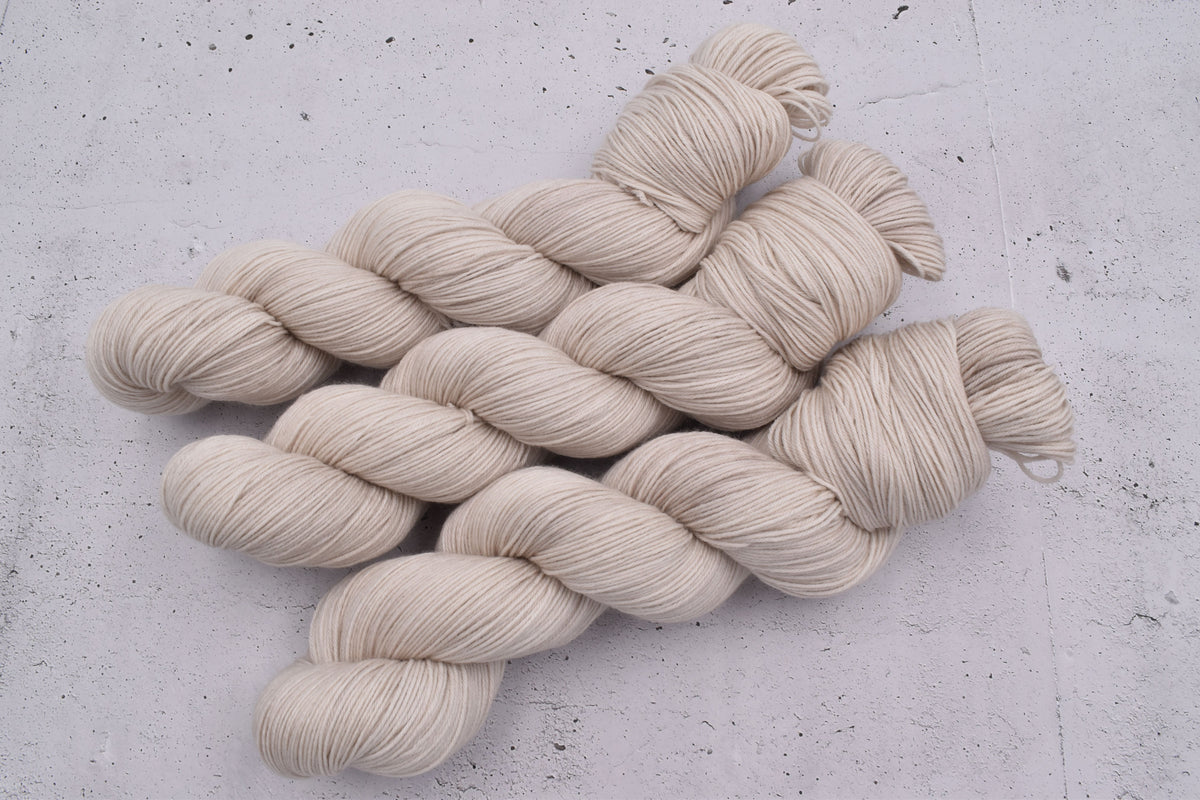Ovillo Socks, Sand (B1)