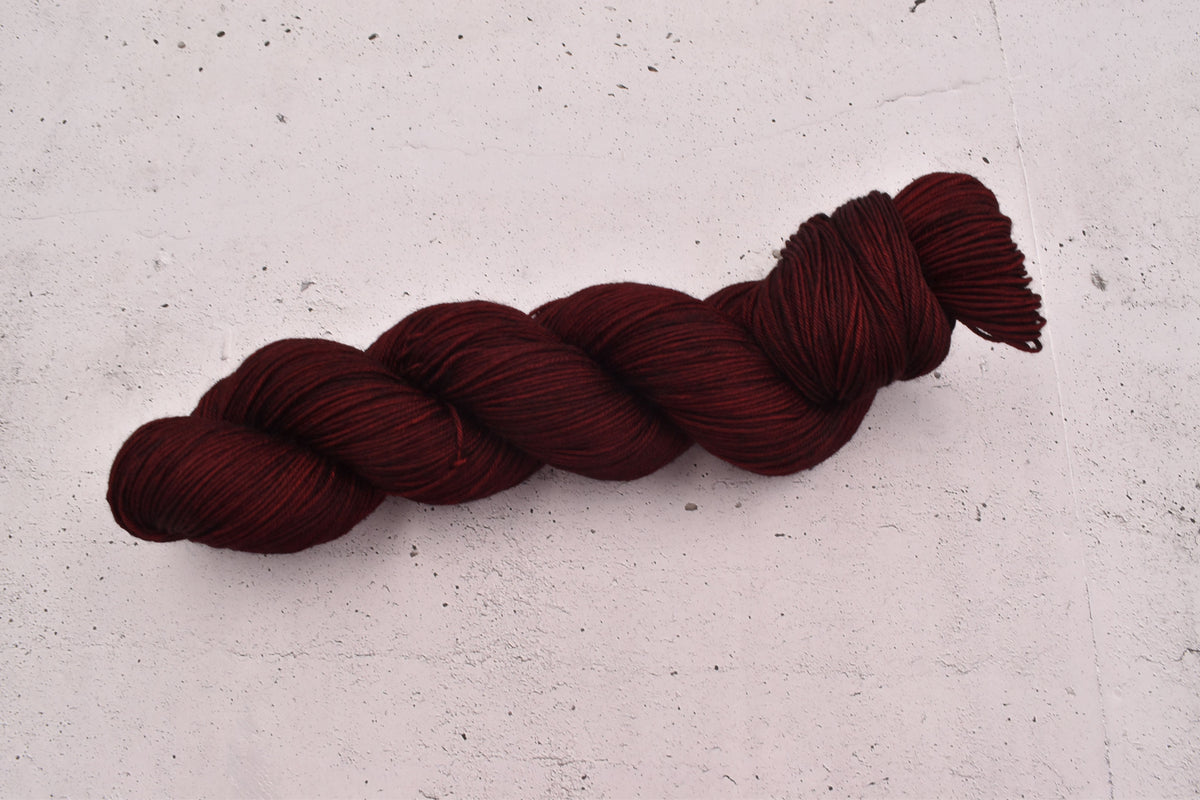 Ovillo Merino, deep red (B1)